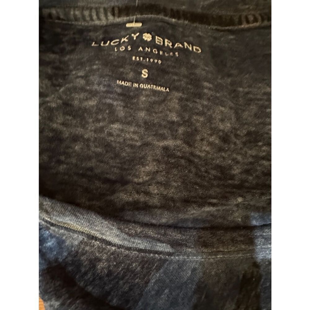 Lucky Brand Distressed Cotton Blue Camo V-Neck Women's Top Size Small - Picture 8 of 8